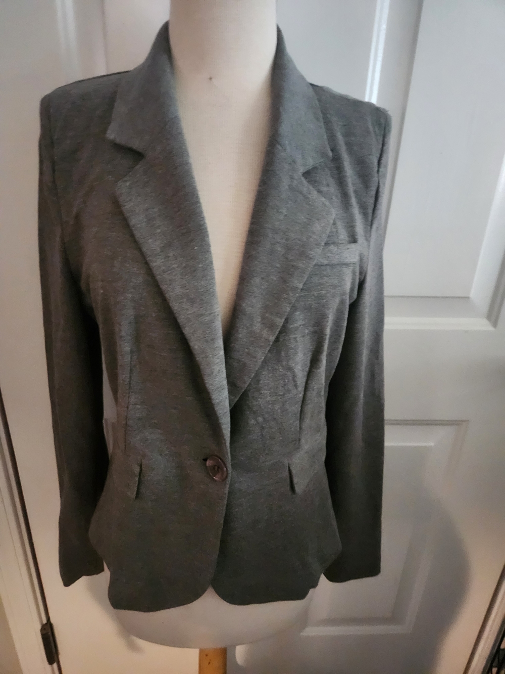 Classic Women's Gray Single-Button Blazer